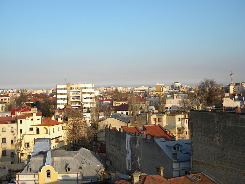 File:Bucuresti, Romania. Imagine asupra Bucurestiului de pe o terasa (2).JPG