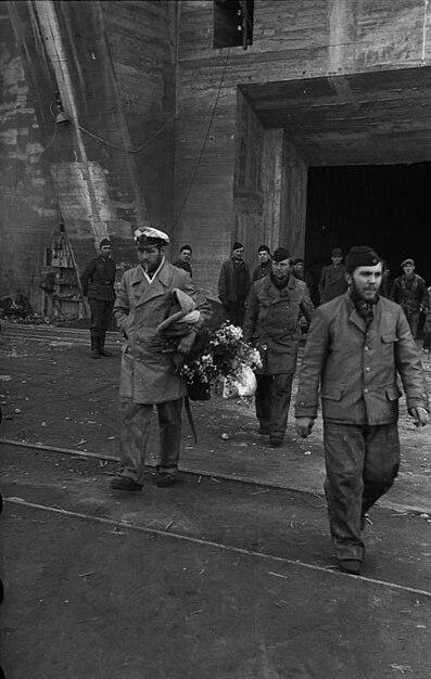 File:Bundesarchiv Bild 101II-MW-3712-33A, St. Nazaire, Ankunft der Besatzung von U-96.jpg