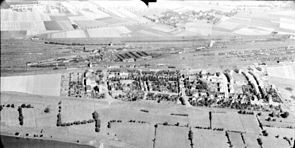 Bahnhof und Eisenbahnsiedlung im Jahre 1953