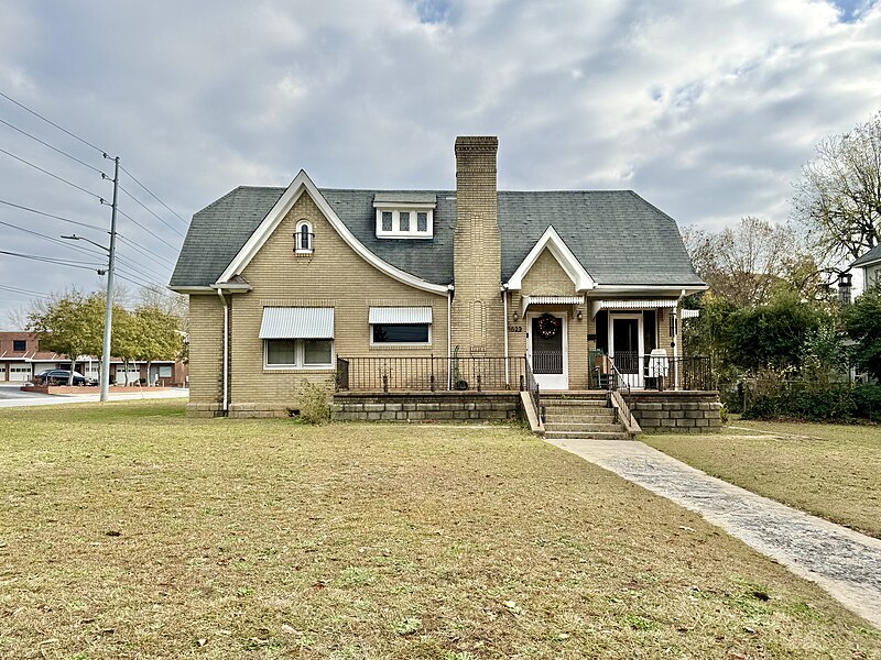 File:Burton House, College Street and Calhoun Street, Newberry, SC - 53409175113.jpg