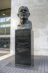 Bust of Nelson Mandela, South Bank.jpg