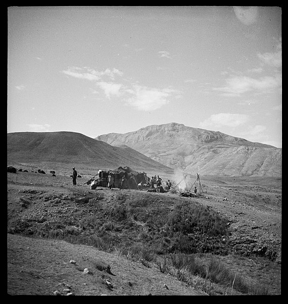 File:CH-NB - Persien, Elburs-Gebirge (Elburz)- Nomaden - Annemarie Schwarzenbach - SLA-Schwarzenbach-A-5-06-250.jpg