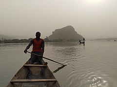 Реки и озера нигерии. Озеро Чад Нигерия. Каноэ Нигерия. Река нигер.