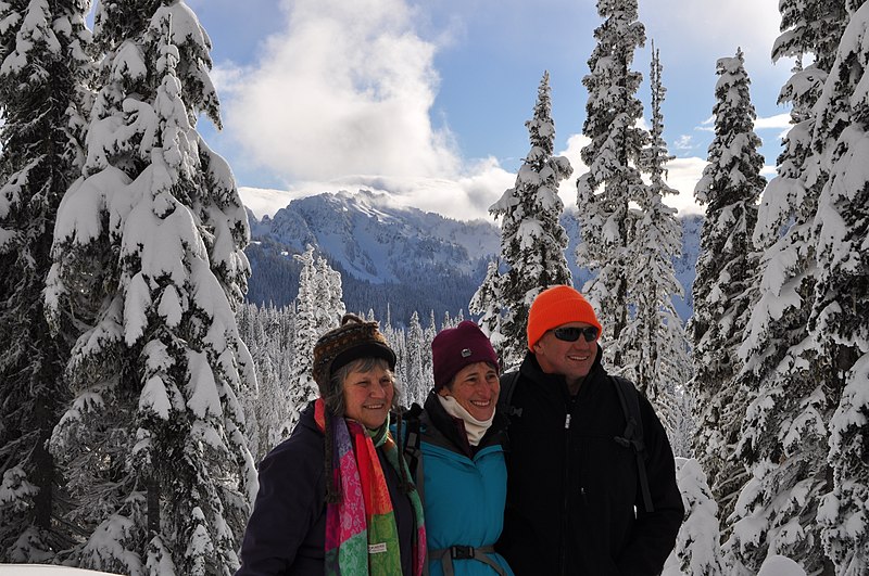 File:Carolyn Driedger, Sec Jewell and security on Nisqually Vista trail. Tatoosh Range background. (b098521bb74943549c6e887f9760f463).JPG