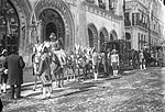 Thumbnail for File:Carrosses royaux de Portugal et patron (Rocio).jpg