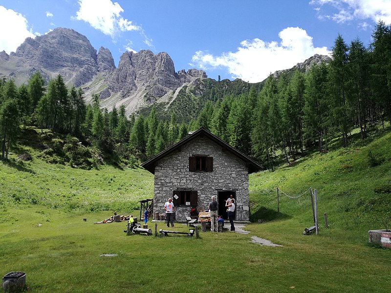 File:Casera Valmenon, Parco Naturale delle Dolomiti Friulane.jpg