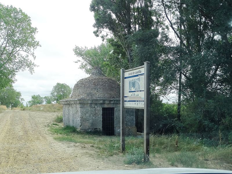 File:Caseta del Canal de Castilla.JPG