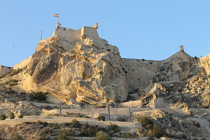 File:Castello de Santa Bàrbara Alicante.jpg