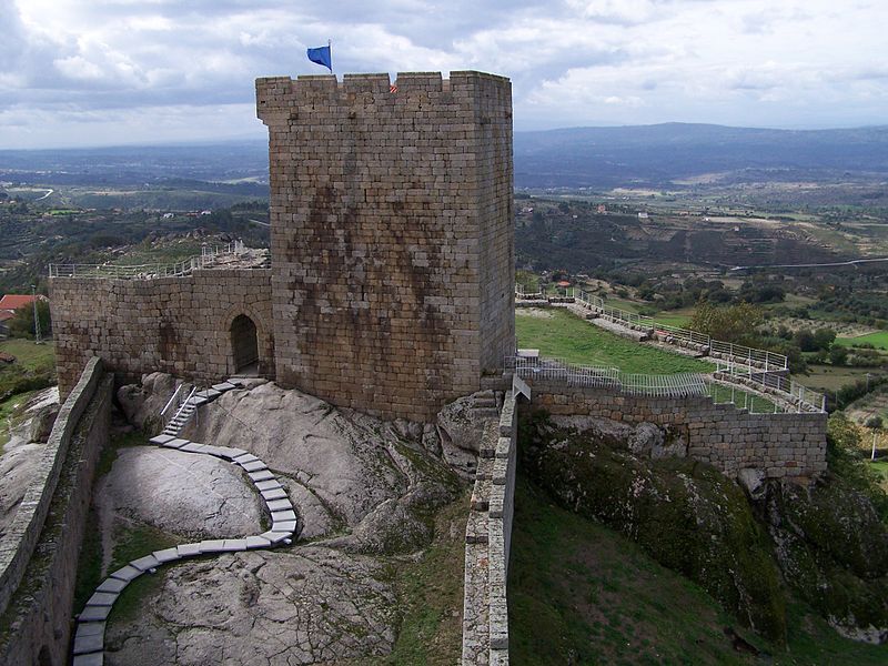 File:Castelo Linhares 7.jpg