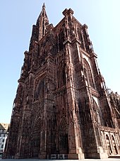 Chef-d'œuvre de l'art gothique, la cathédrale est le symbole de la ville mais aussi de toute l'Alsace.