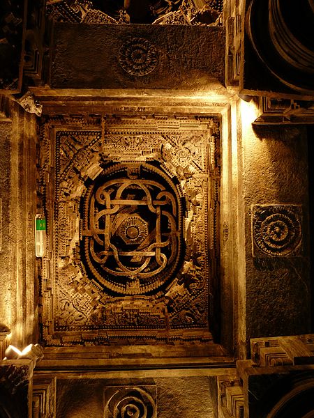 File:Chennakesava Temple Interior ceiling detail (3925687618).jpg