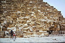 Effects of wind erosion at Giza pyramid, May 1972 Cheops Pyramid wind erosion.jpg