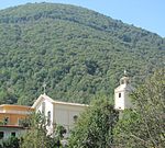 Chiesa di Santa Maria delle Grazie (Siano) con il monte Bosco Borbone sullo sfondo (2013)