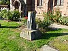 Hřbitovní kříž v kostele sv. Heleny, Tarporley.jpg