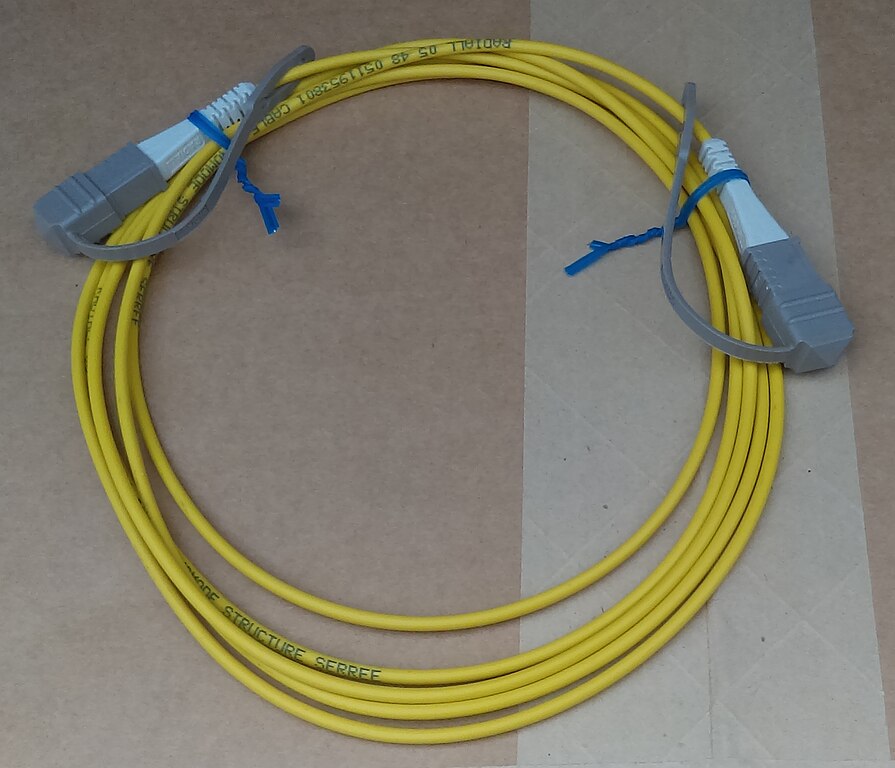 File:Cordon fibre optique à connectique EC (European Connector