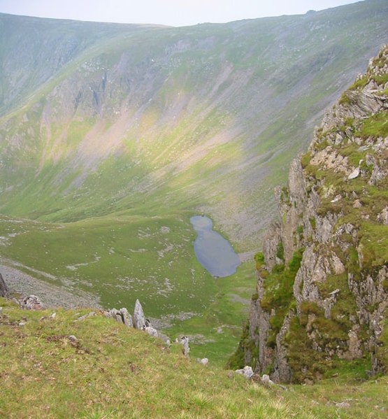 File:Cwm Caseg and Ffynnon Caseg - geograph.org.uk - 192562.jpg