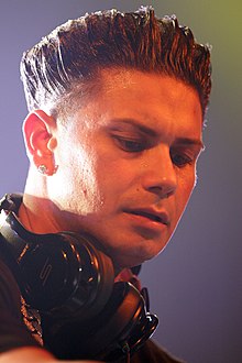 The temple fade haircut has short sides and a long top. One of the most well known people with this hairstyle is DJ Pauly D. DJ Pauly D (8416257579).jpg