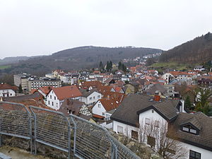 View from the citizen tower in Lindenfels northwards: on the left in the background the beautiful view on the federal road 47;  in the center of the picture the book;  right the southwest flank of the Schenkenberg;  between the two the settlement Litzelröder