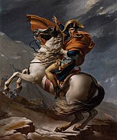 Tableau montrant un homme avec une cape rouge monté sur un cheval blanc cabré, le ciel est sombre