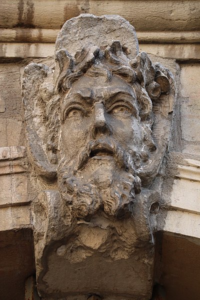 File:Dijon (21) Palais des Ducs de Bourgogne - Cour de Flore - 07.jpg