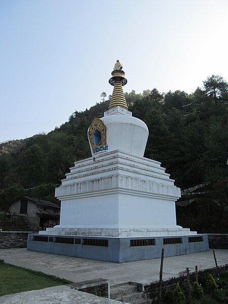 File:Dolakha0796 Jiri.JPG