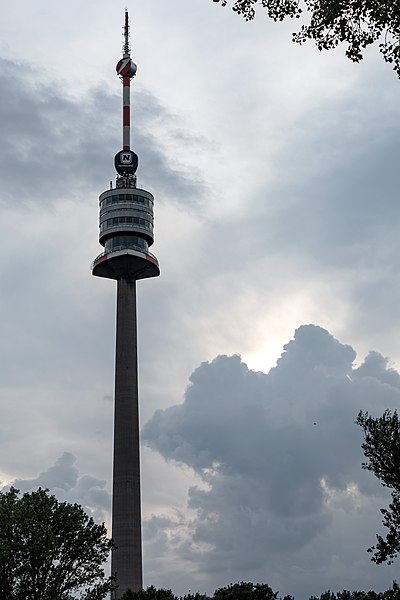 File:Donauturm Wien 2019-07-12 Gewitterwolken.jpg