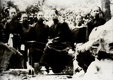 Photo of Empress Longyu with five eunuchs