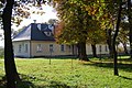 Dwór z I połowy XIX w we wsi Liplas - widok od północnego - wschodu.jpg