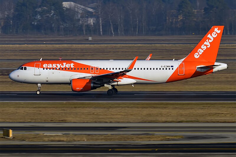 File:EasyJet, G-EZWH, Airbus A320-214 (28358359409).jpg