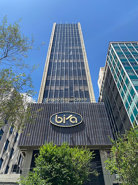 File:Edificio Banco BISA.jpg