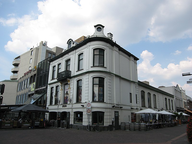 File:Eindhoven-stationsplein-185664.jpg