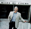 El crítico de cine Gustavo García en el Museo del Cine en París, Francia..jpg