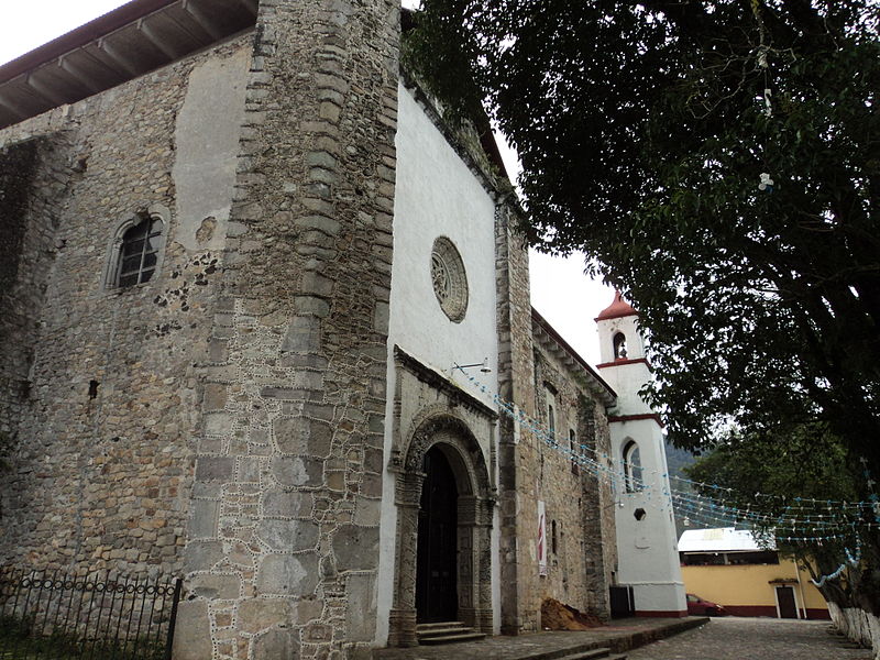 File:Entrada principal al templo..JPG