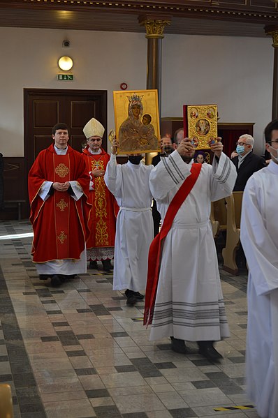 File:Entrance at Opening Mass of Synod on synodality in Tallinn, October 17th 2021.jpg