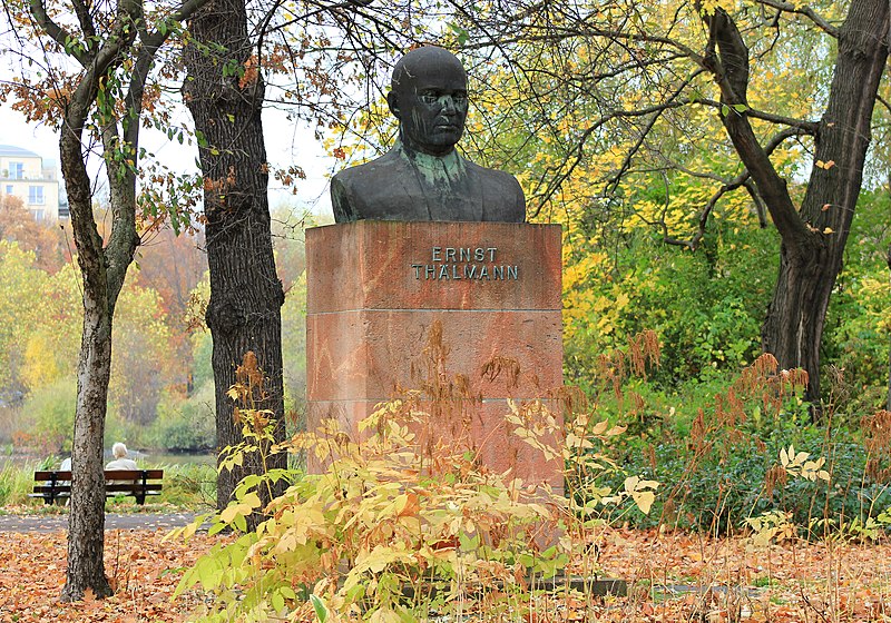 File:Ernst Tälmann. Denkmal im Park am Schlossteich. Chemnitz.IMG 3152WI.jpg