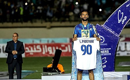 Esteghlal championship in the 2017–20 Hazfi Cup.jpg