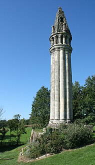 Lanterne des morts de Fenioux.