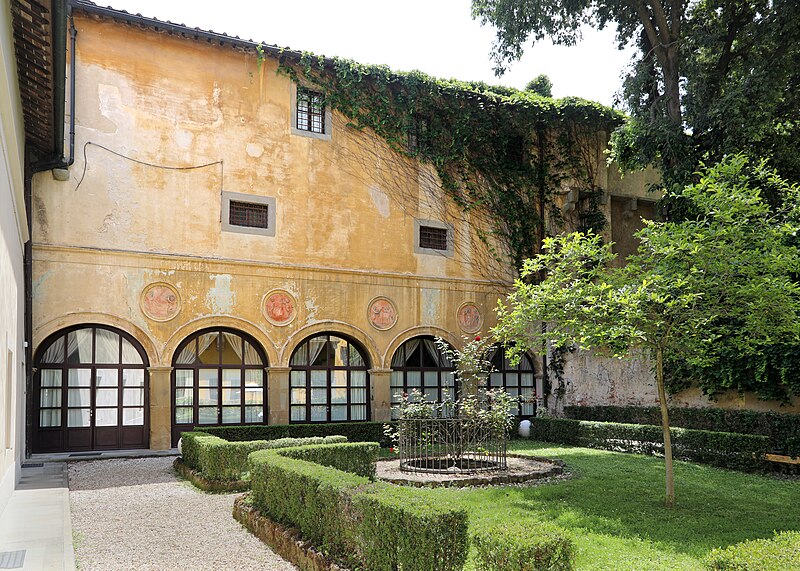 File:Firenze, palazzo dragomanni, primo giardino, 01.jpg