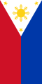 Filippiinien lippu asetettuna pystyasentoon sodan aikana. Punainen väripalkki tulee tällöin vasemmalle.