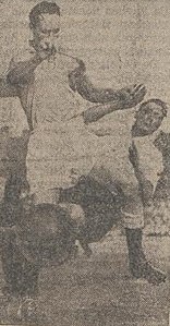 Fútbol en los Juegos Olímpicos de Verano de 1948 - Appel (NED) y Lee (GBR) .jpg