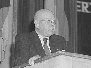 Josef Orlopp an einem Rednerpult, 1953
