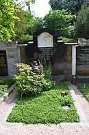 Frankfurt-Bornheim, Friedhof, Grab D adM 156 Hochhaus.JPG