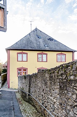 Frickenhausen, Babenbergplatz 4a, Stadtmauer-001