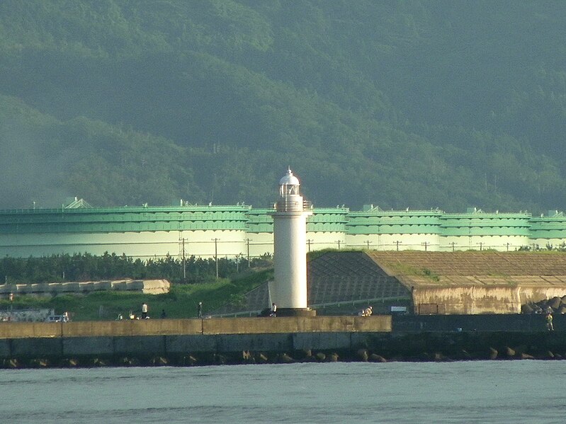 File:Fukui North breakwater lighthouse.jpg