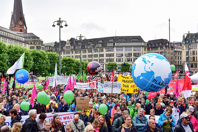 File:G20-Protestwelle Hamburg Rathausplatz 11.jpg
