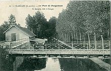 Il ponte di Rougemont à Livry-Gargan, all'inizio del XX secoloDietro il ponte si trova un ricovero a chiatta. Il ponte era destinato al passaggio di persone, di veicoli, ma anche della Ligne des Coquetiers