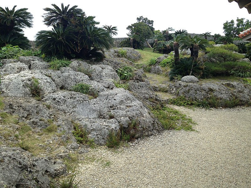 File:Garden of Shuri Castle 4.JPG