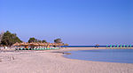 Stranden vid Elafonisi. Ön är förbunden med Kreta genom ett sandrev som är en omtyckt badstrand.