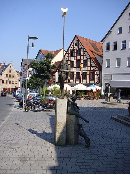 File:Gauklerbrunnen Fürth 01.jpg