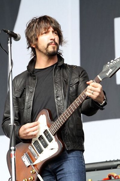 Gem Archer replaced founding member Bonehead after his departure. Unlike Bonehead, Archer would go on to share lead guitar duties with Noel Gallagher